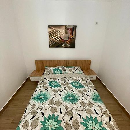 Militari Comfort Studio Roşu Exterior foto